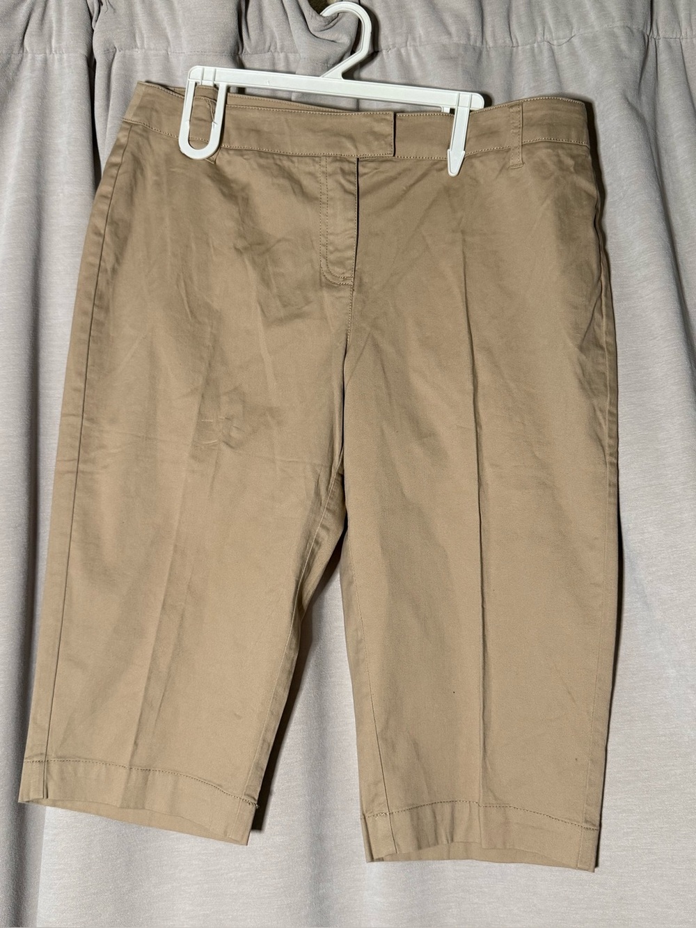 New York & Company Women's Beige Khaki Chino Bermuda Shorts Capris Size 10